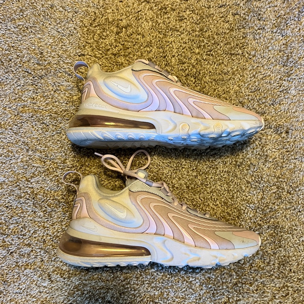 Nike wmn air max 270 react size 8